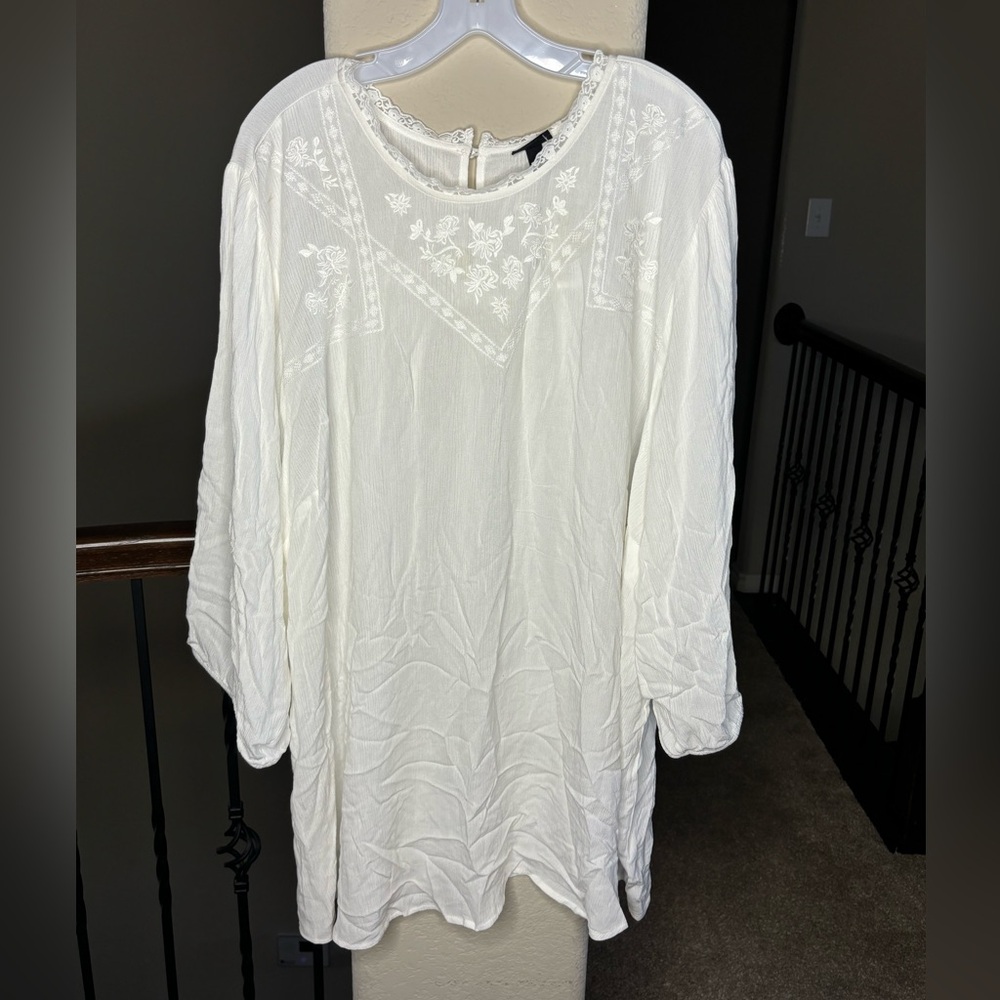 Torrid White Crinkle Gauze Embroidered Blouse NEW Size 6X Bohemian Cottagecore